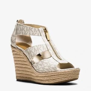 NEW Michael Kors White luis go print MK Zipper Pump Berkley